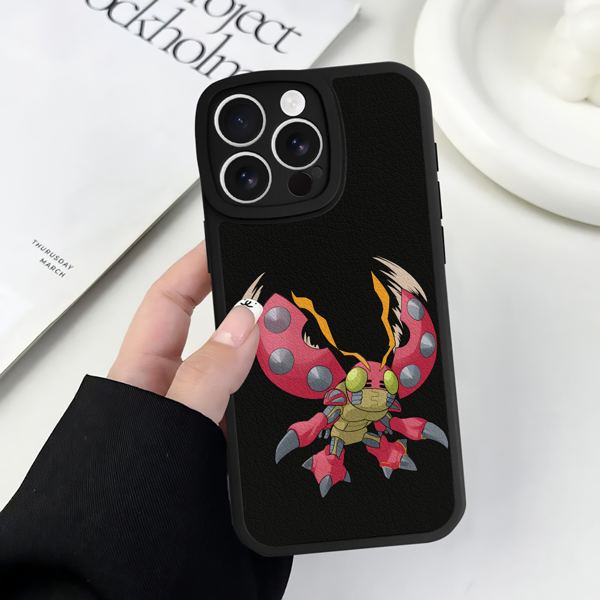 （画像用） Digimon デジタルモンスター/デジモン 【iPhone 16シリーズ対応】シリコンスマホケース（レザー調） 材質：シリコン